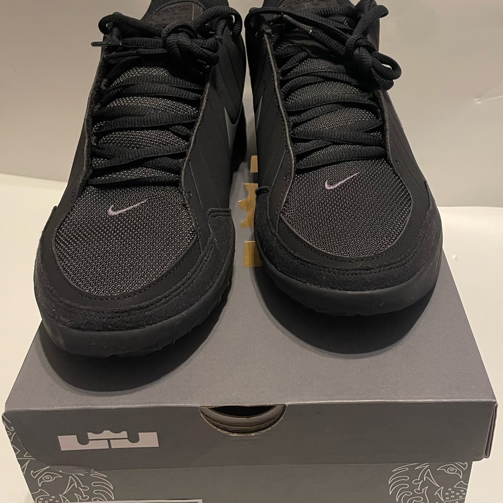 Nike Men's Black Athletic Shoes